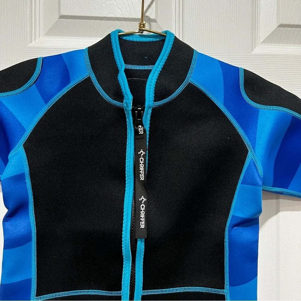 Chriffer Kids Wetsuit Size Large Black/Blue Print Details Short Sleeve Boys